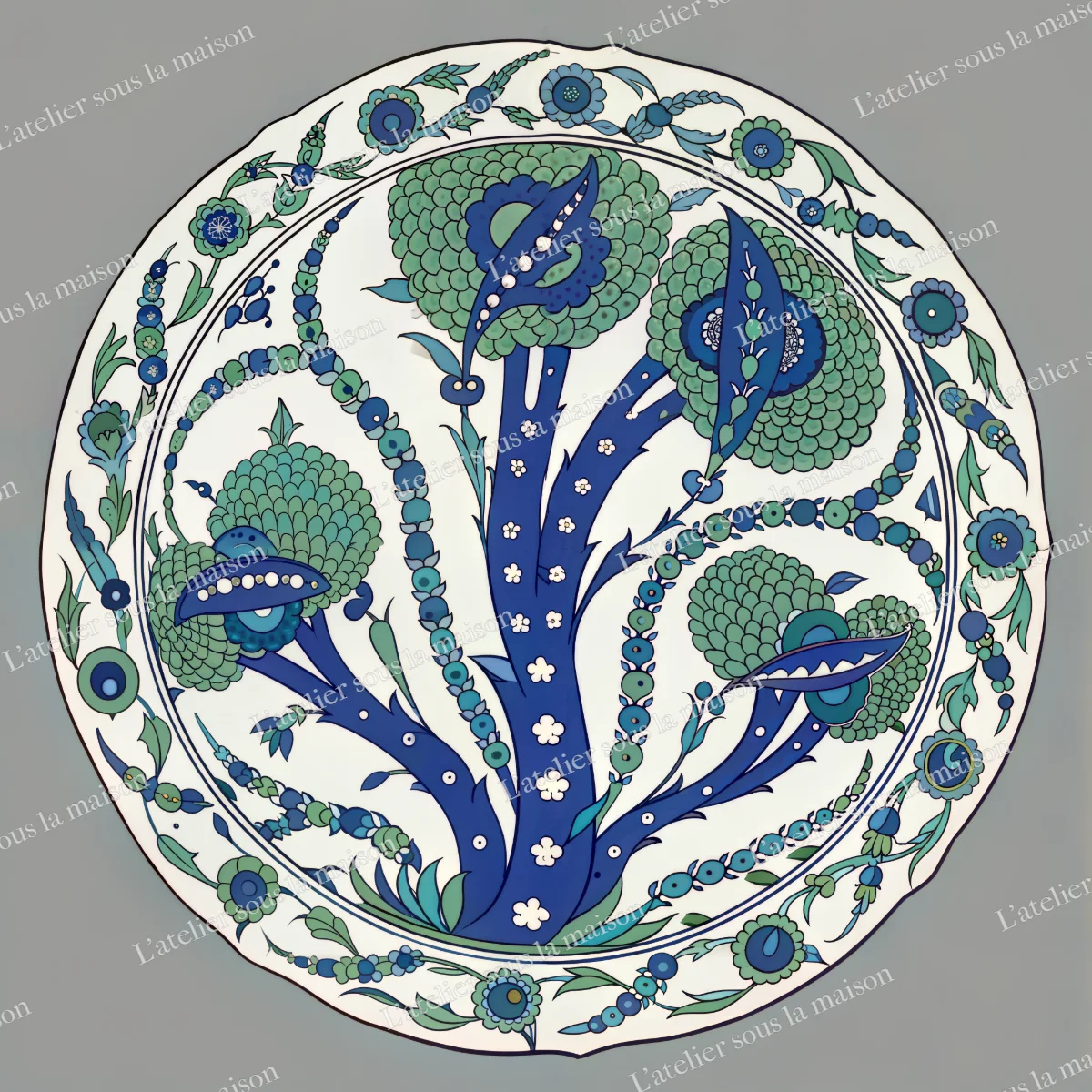 Bouquet d'artichauts bleus et verts jaillissant au centre d'un grand plat blanc à bordure de rinceaux.