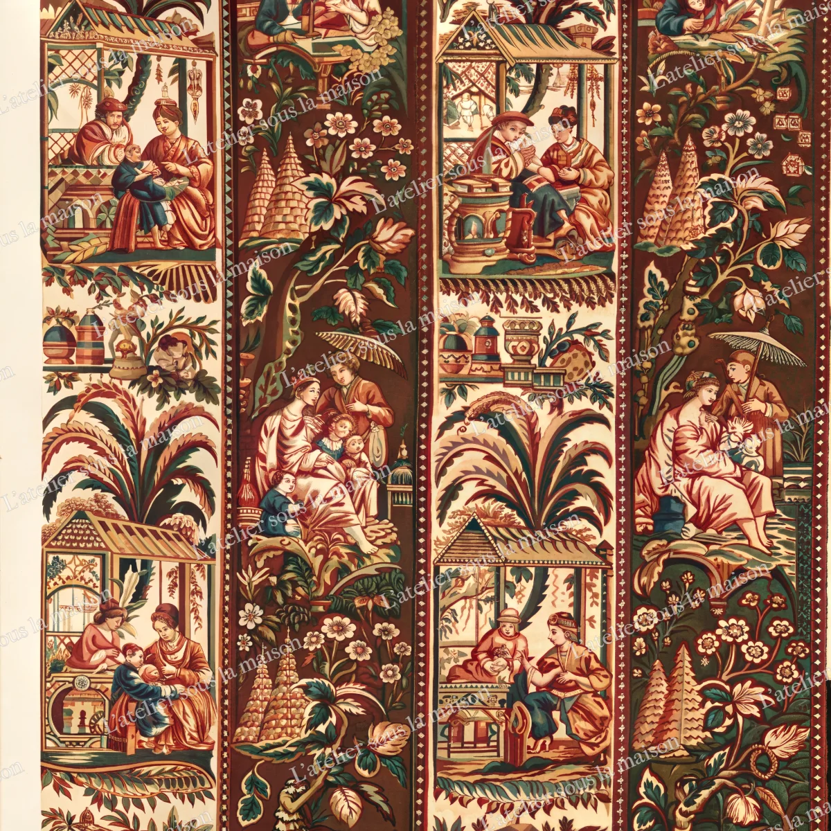 Bandes verticales alternées : scènes de familles à la chinoise sous des pavillons, et fleurs sur fond brun.